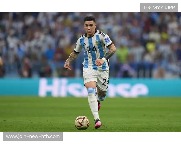 阿根廷双星火拼！劳塔罗硬撼阿尔瓦雷斯引爆大都会球场