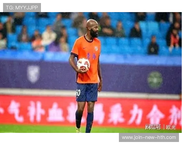 主帅被记者激怒,当场怒撕麦克风